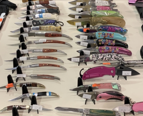 Variety of knives for ladies or gents provided by Techtron at gun and knife shows